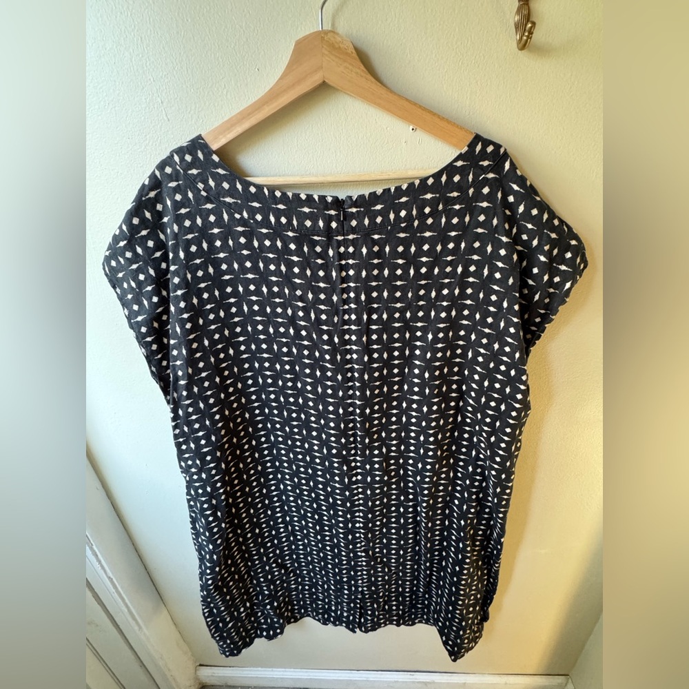 J. Jill Black and White Geometric Shift Dress